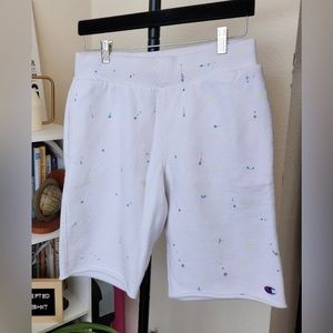 Champion Reverse Weave Paint Splatter
Cutoff Shorts